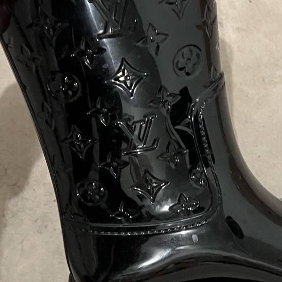 Louis Vuitton Glossy Black Rain Boots - Picture 4 of 7